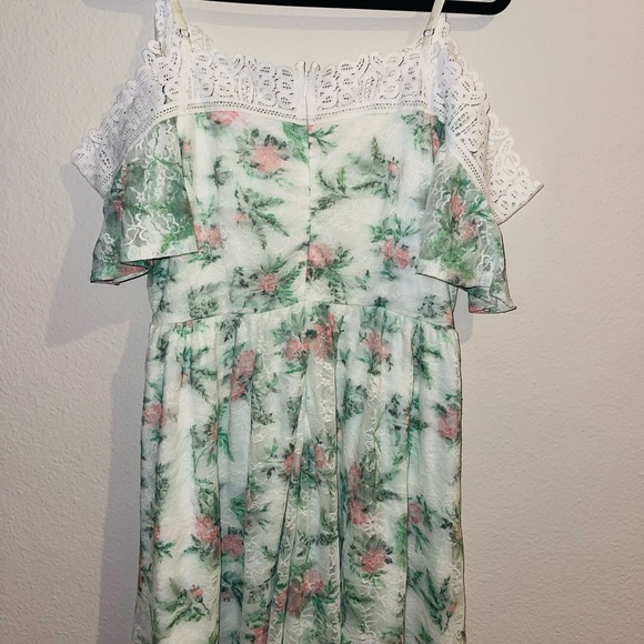 Disney Juniors Charming Dapper Days Floral Cold
Shoulder Lace Dress - Picture 6 of 7